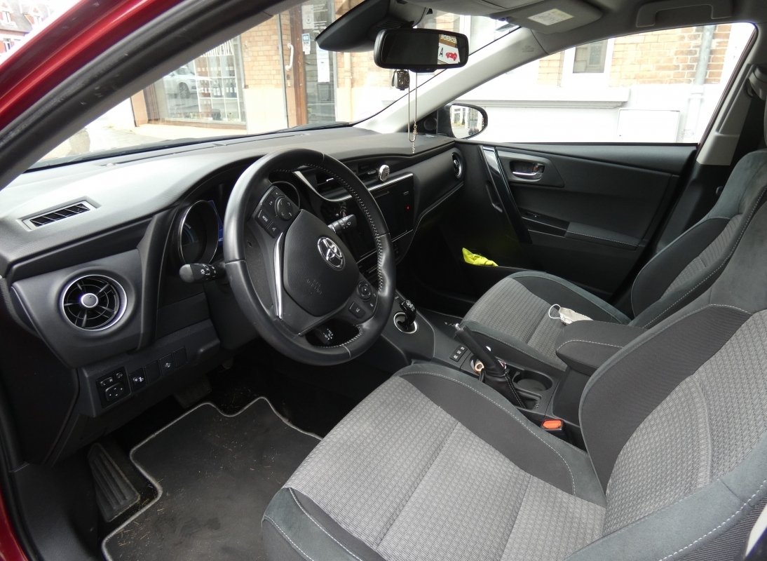Toyota Auris — 8